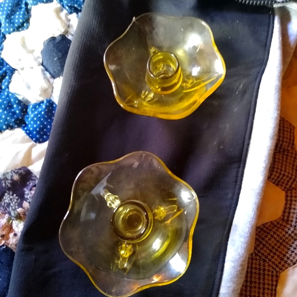 COPY - Vintage yellow glass Candle holders - Picture 3 of 3
